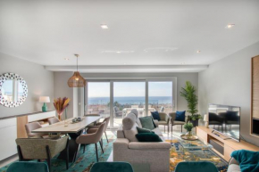 Luxuriously Appointed New Modern Apartment With Sea Views